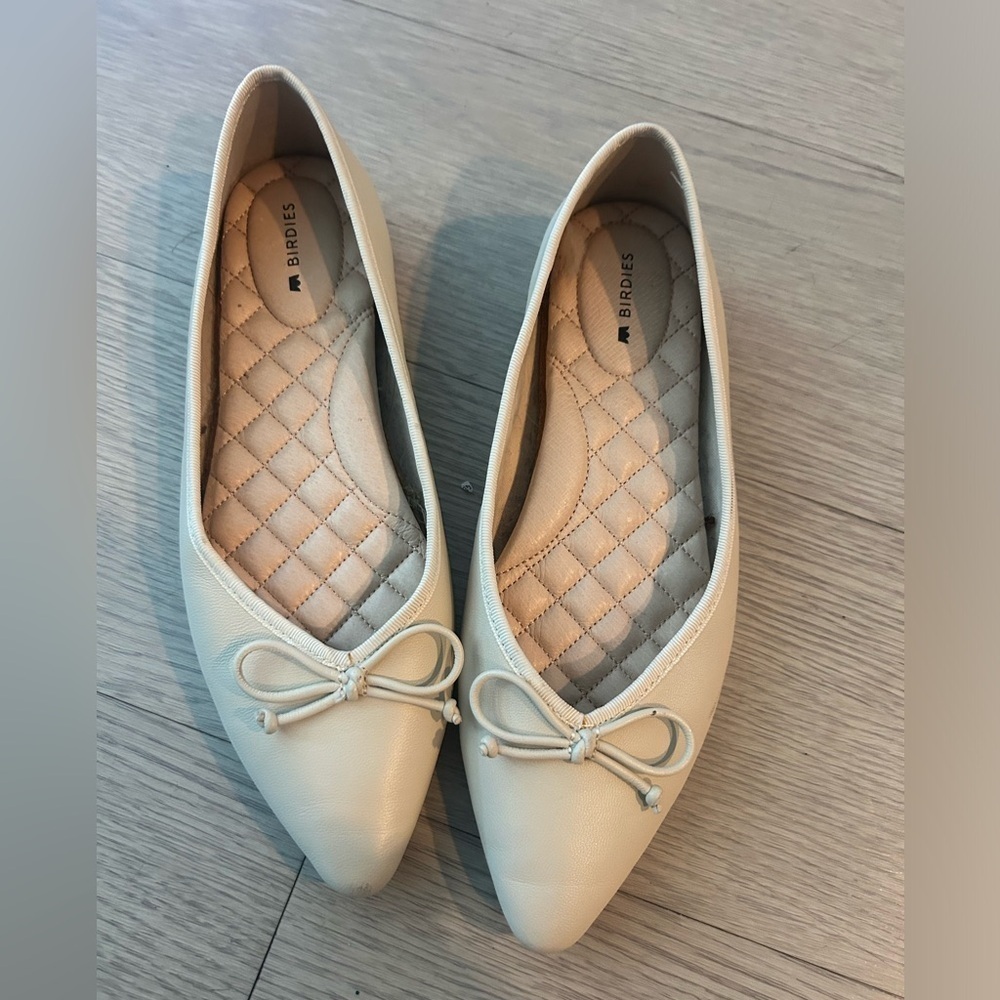 Birdies The Goldfinch Flats in Beige Size 6.5 Pointed Toe Bow